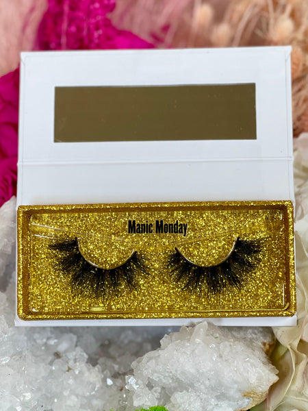 The Manic Monday Lashes